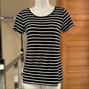 Cable and Gauge striped t-shirt top